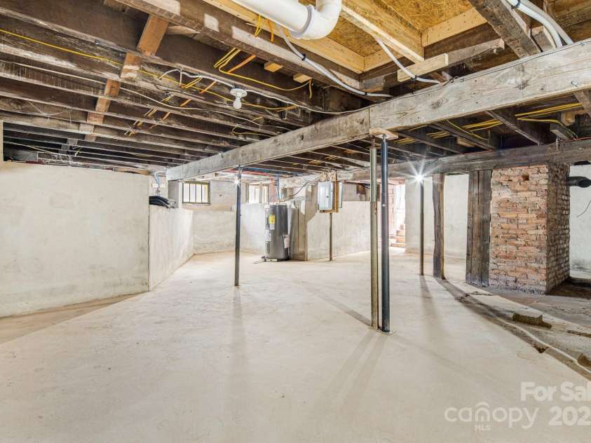 17 Eastview Circle, Asheville, NC 28806.  MLS# CAR4212720, YatesRealty ID 2939. 