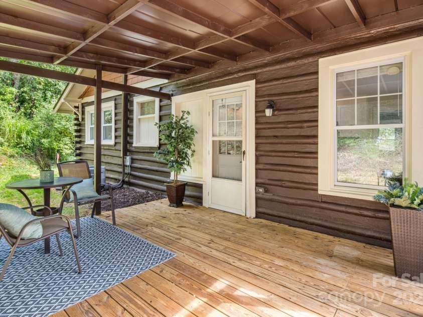 17 Eastview Circle, Asheville, NC 28806.  MLS# CAR4212720, YatesRealty ID 2939. 