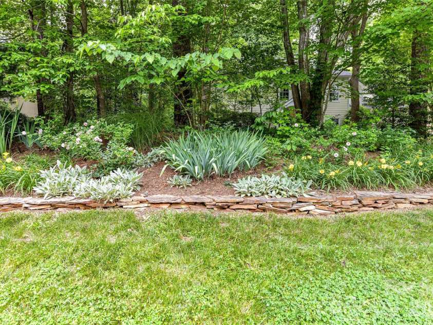 231 Pat Stough Lane, Davidson, NC 28036.  MLS# CAR4381722, YatesRealty ID 29392. Landscaping View