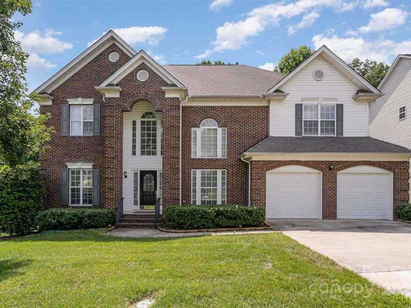 10929 Valley Spring Drive, Charlotte, NC 28277.  MLS# CAR4281296, YatesRealty ID 29393. 