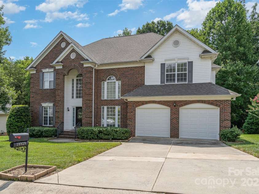 10929 Valley Spring Drive, Charlotte, NC 28277.  MLS# CAR4281296, YatesRealty ID 29393. 