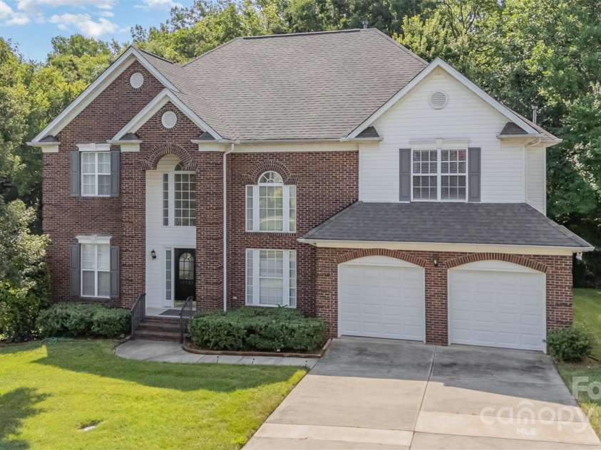 10929 Valley Spring Drive, Charlotte, NC 28277.  MLS# CAR4281296, YatesRealty ID 29393. 