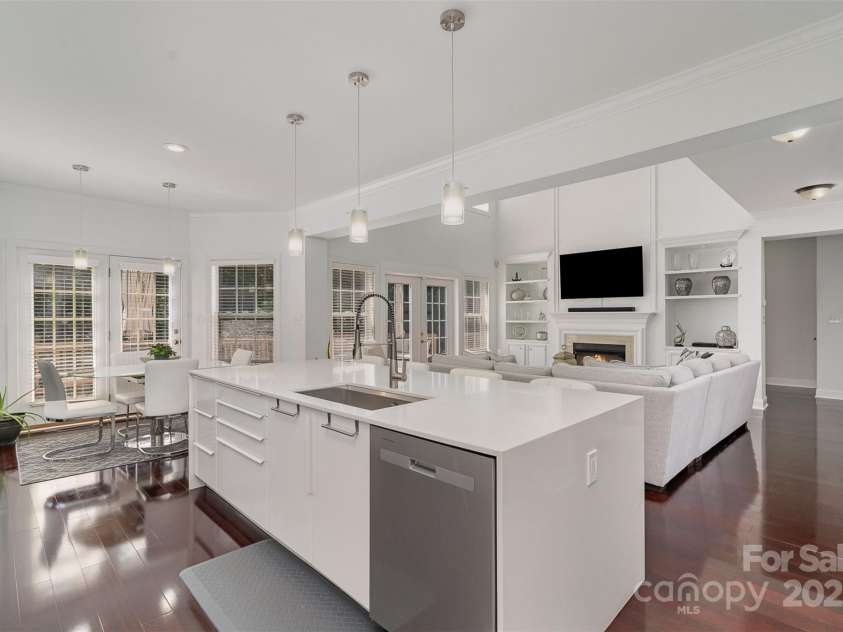 10929 Valley Spring Drive, Charlotte, NC 28277.  MLS# CAR4281296, YatesRealty ID 29393. 