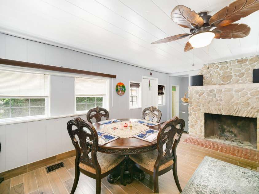 5331 Beam Lake Drive, Charlotte, NC 28216.  MLS# CAR4283101, YatesRealty ID 29394. 