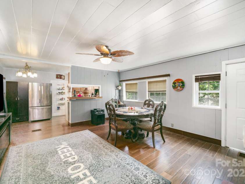 5331 Beam Lake Drive, Charlotte, NC 28216.  MLS# CAR4283101, YatesRealty ID 29394. 