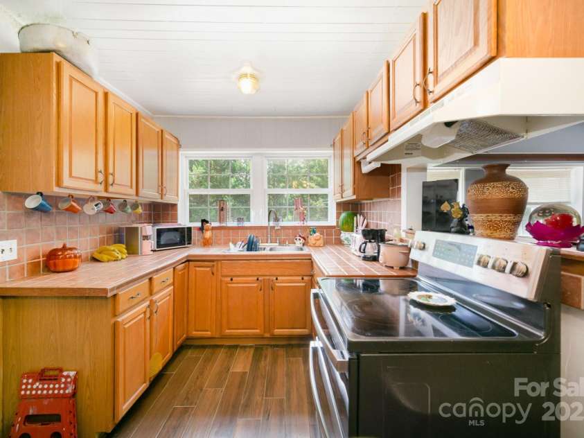 5331 Beam Lake Drive, Charlotte, NC 28216.  MLS# CAR4283101, YatesRealty ID 29394. 