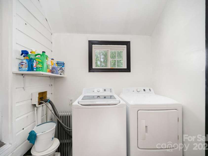 5331 Beam Lake Drive, Charlotte, NC 28216.  MLS# CAR4283101, YatesRealty ID 29394. 