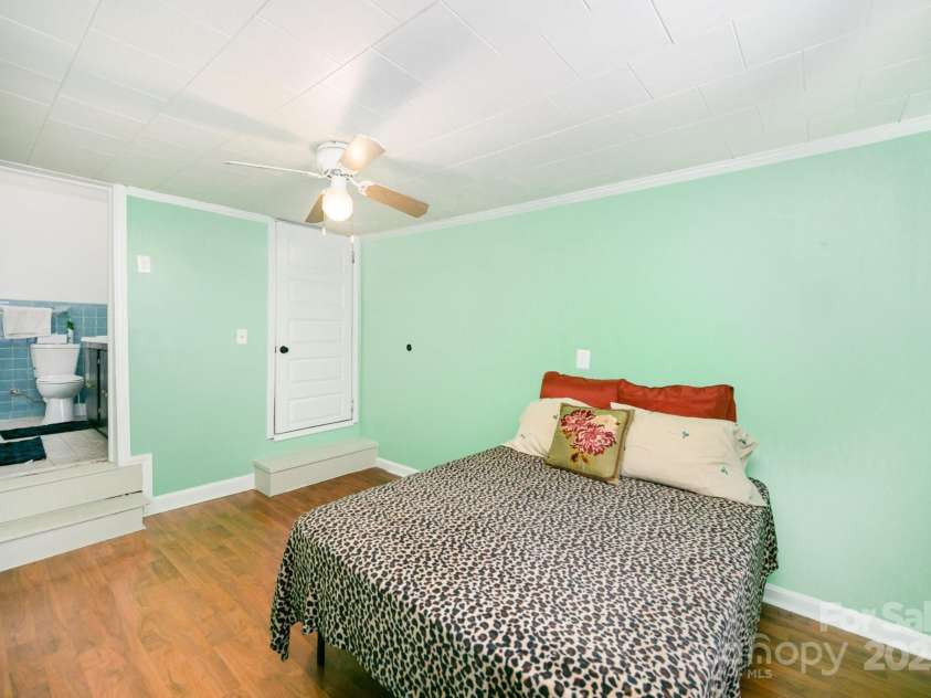 5331 Beam Lake Drive, Charlotte, NC 28216.  MLS# CAR4283101, YatesRealty ID 29394. 