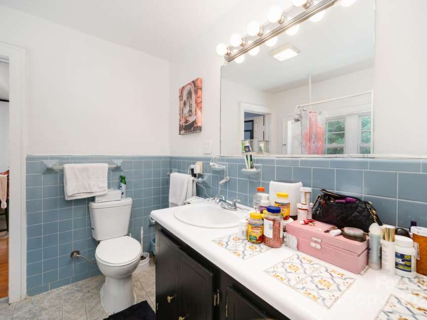 5331 Beam Lake Drive, Charlotte, NC 28216.  MLS# CAR4283101, YatesRealty ID 29394. 