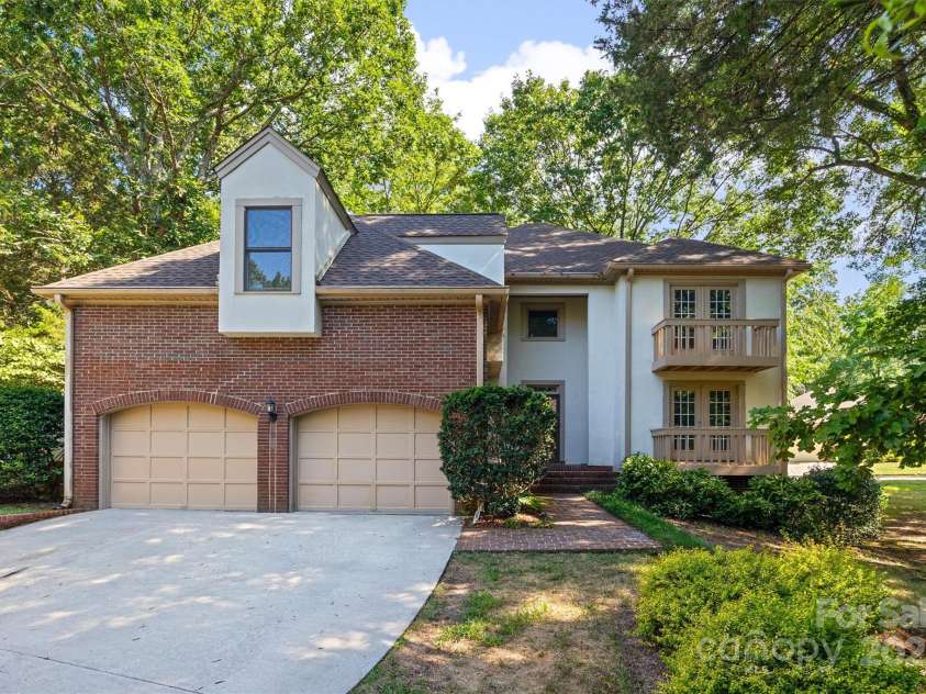 5206 Dunrobin Lane, Charlotte, NC 28226.  MLS# CAR4282900, YatesRealty ID 29395. 