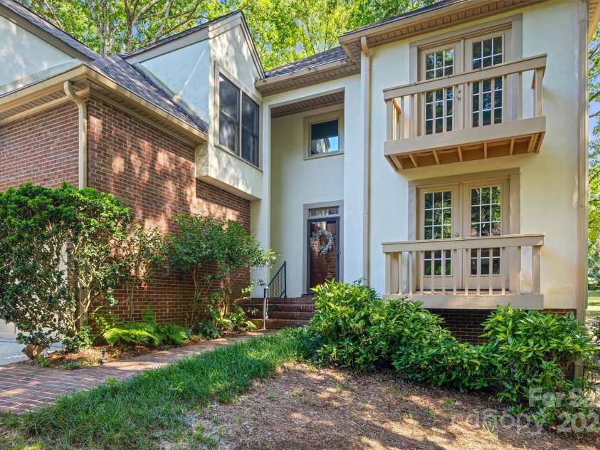 5206 Dunrobin Lane, Charlotte, NC 28226.  MLS# CAR4282900, YatesRealty ID 29395. 