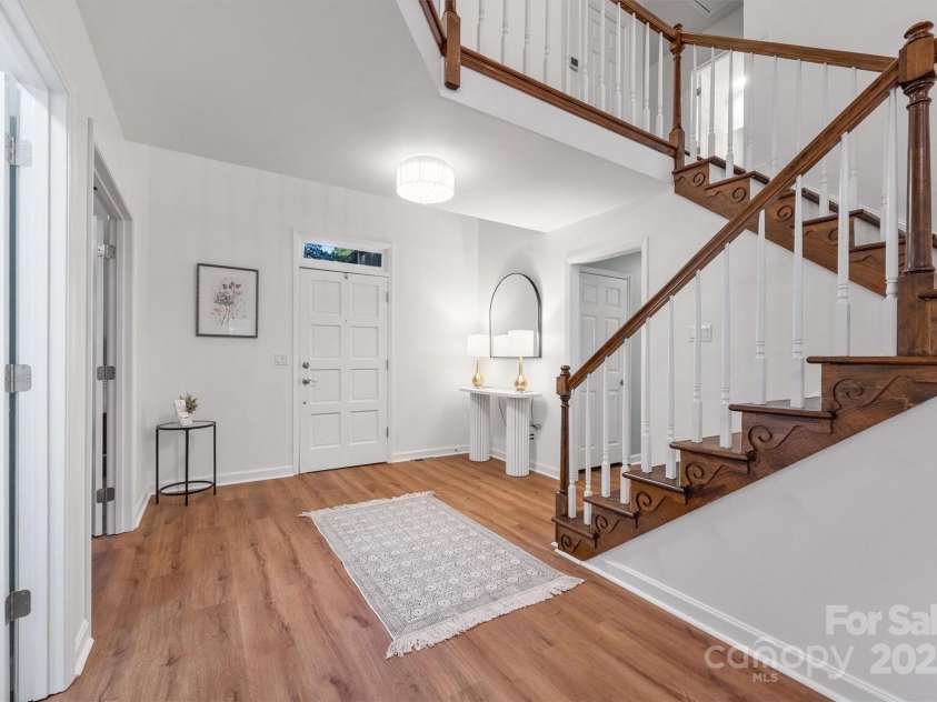 5206 Dunrobin Lane, Charlotte, NC 28226.  MLS# CAR4282900, YatesRealty ID 29395. 