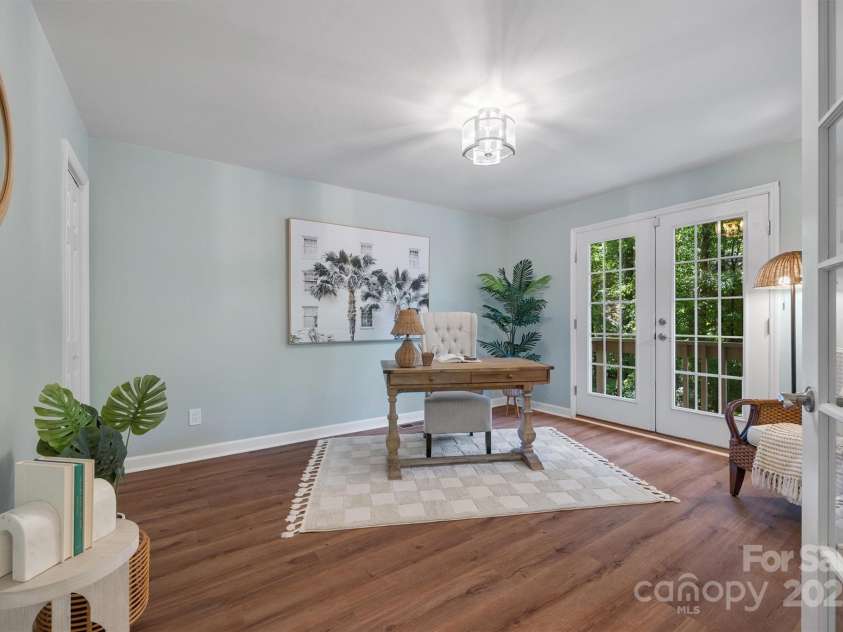 5206 Dunrobin Lane, Charlotte, NC 28226.  MLS# CAR4282900, YatesRealty ID 29395. 