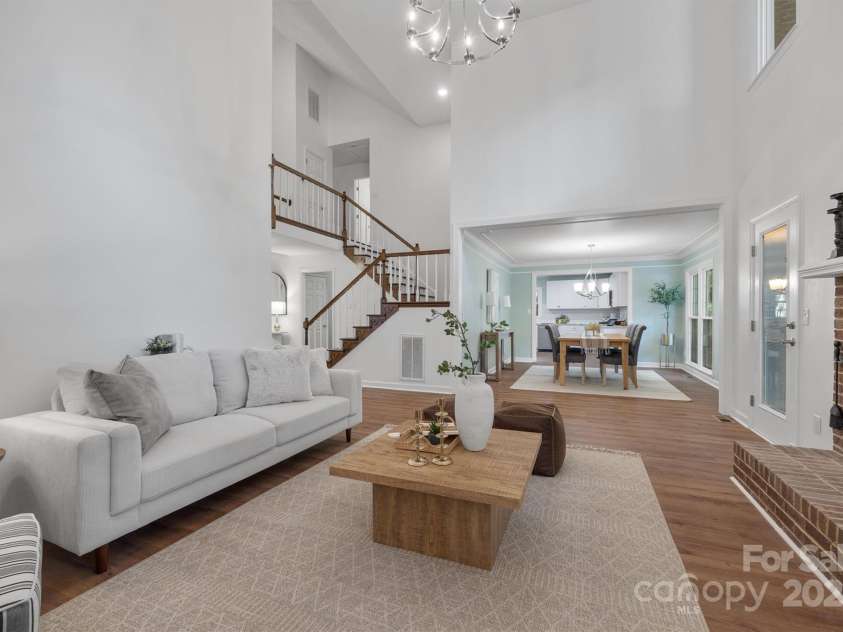 5206 Dunrobin Lane, Charlotte, NC 28226.  MLS# CAR4282900, YatesRealty ID 29395. 