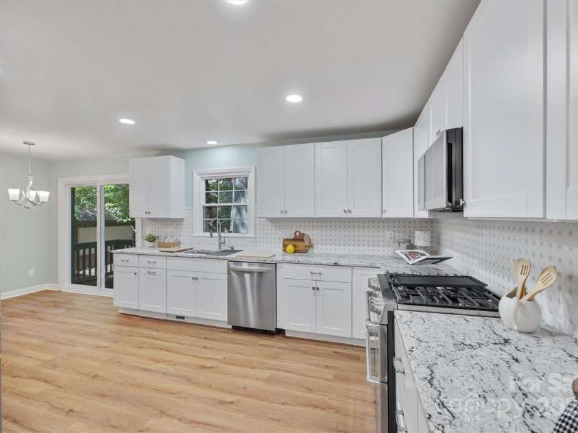 5206 Dunrobin Lane, Charlotte, NC 28226.  MLS# CAR4282900, YatesRealty ID 29395. 