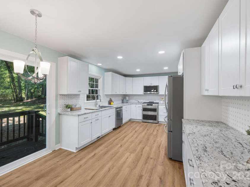 5206 Dunrobin Lane, Charlotte, NC 28226.  MLS# CAR4282900, YatesRealty ID 29395. 