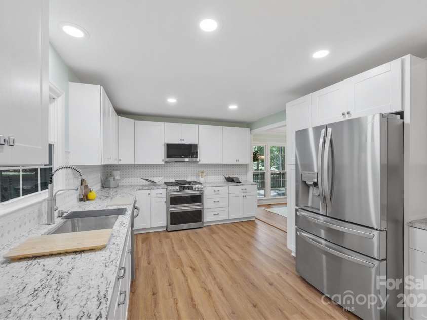 5206 Dunrobin Lane, Charlotte, NC 28226.  MLS# CAR4282900, YatesRealty ID 29395. 