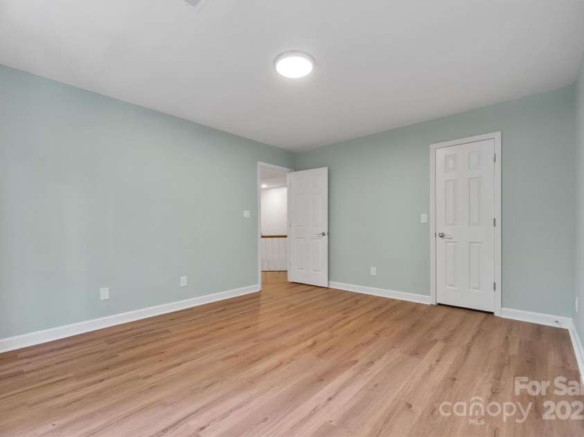 5206 Dunrobin Lane, Charlotte, NC 28226.  MLS# CAR4282900, YatesRealty ID 29395. 
