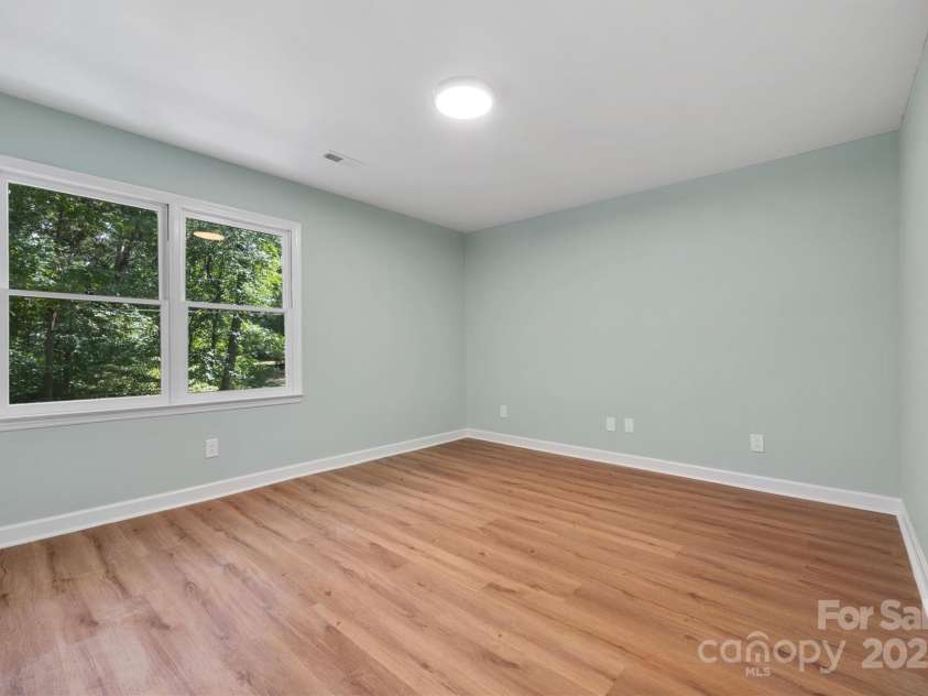 5206 Dunrobin Lane, Charlotte, NC 28226.  MLS# CAR4282900, YatesRealty ID 29395. 