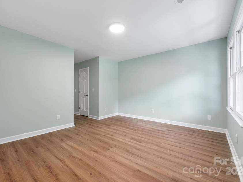 5206 Dunrobin Lane, Charlotte, NC 28226.  MLS# CAR4282900, YatesRealty ID 29395. 