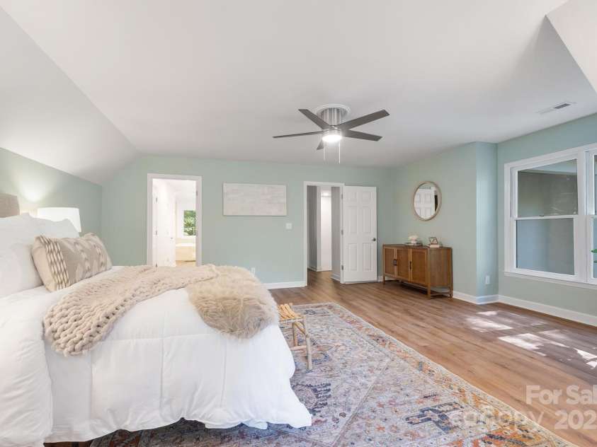 5206 Dunrobin Lane, Charlotte, NC 28226.  MLS# CAR4282900, YatesRealty ID 29395. 