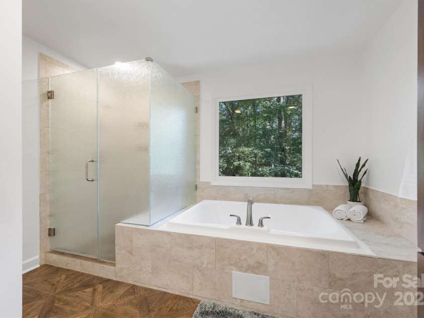 5206 Dunrobin Lane, Charlotte, NC 28226.  MLS# CAR4282900, YatesRealty ID 29395. 