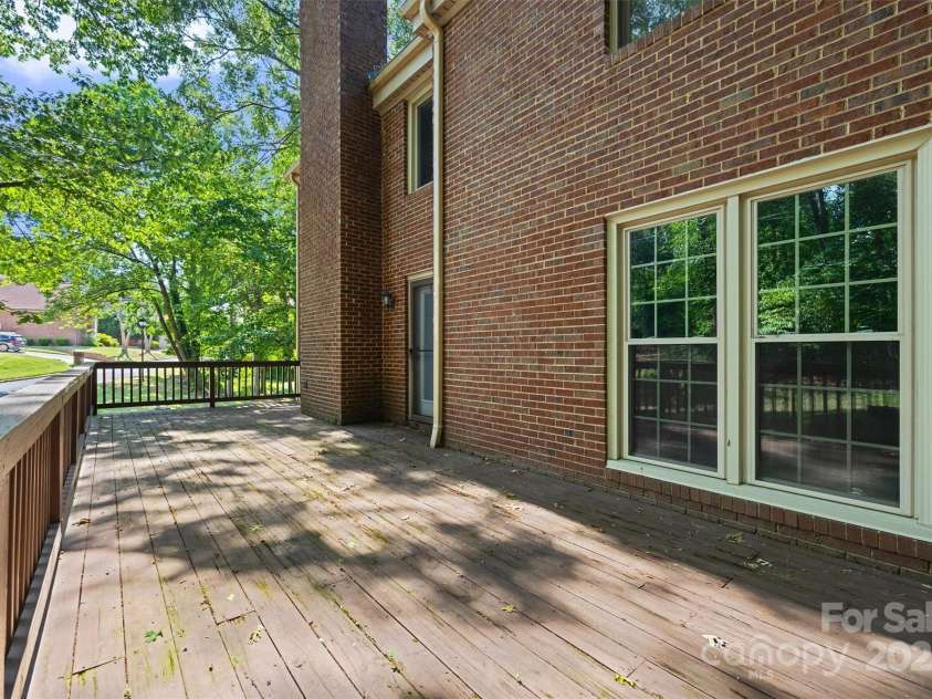 5206 Dunrobin Lane, Charlotte, NC 28226.  MLS# CAR4282900, YatesRealty ID 29395. 