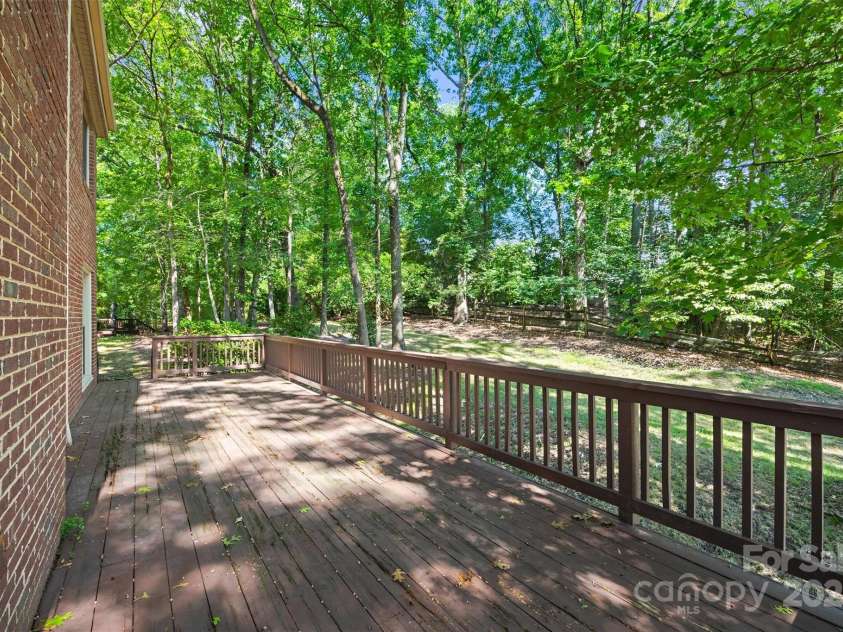 5206 Dunrobin Lane, Charlotte, NC 28226.  MLS# CAR4282900, YatesRealty ID 29395. 