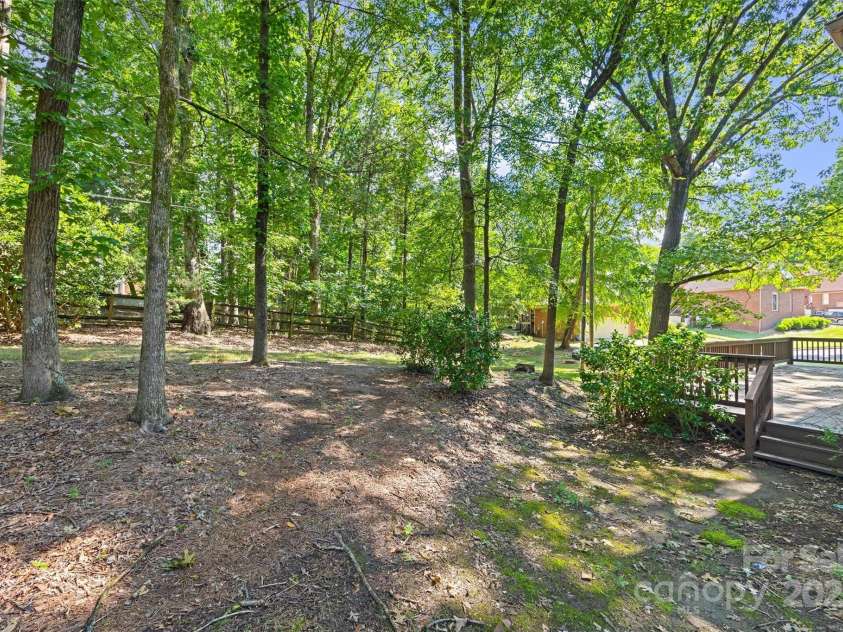 5206 Dunrobin Lane, Charlotte, NC 28226.  MLS# CAR4282900, YatesRealty ID 29395. 