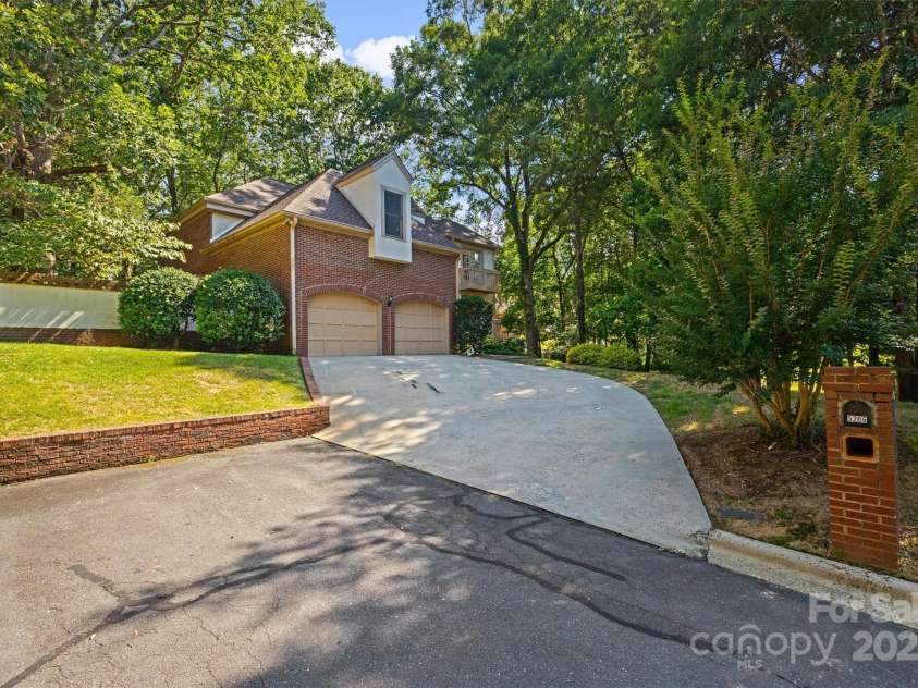 5206 Dunrobin Lane, Charlotte, NC 28226.  MLS# CAR4282900, YatesRealty ID 29395. 