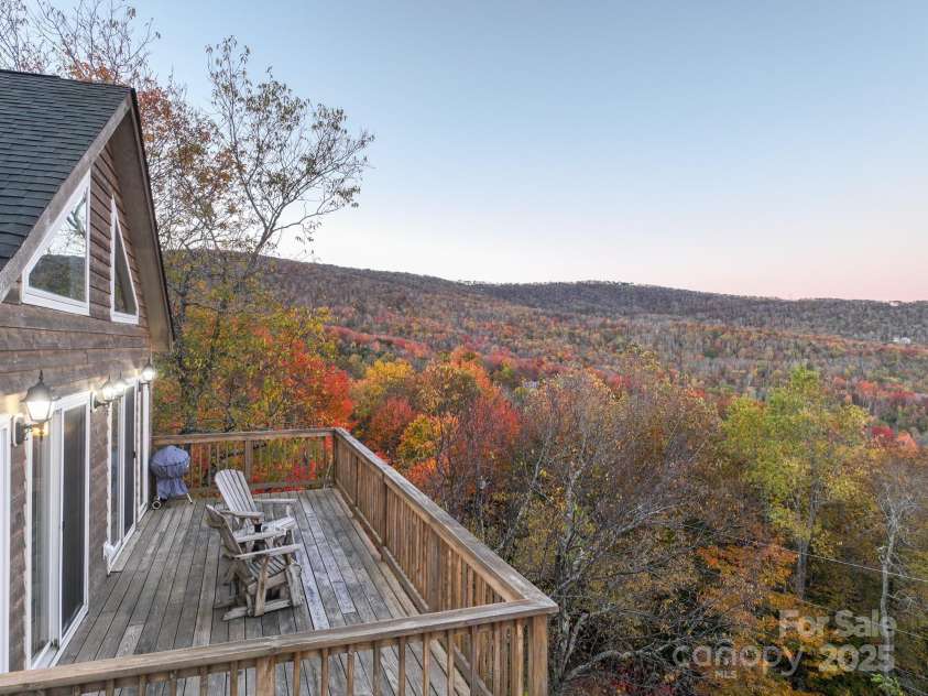 309 Pinnacle Ridge Road, Beech Mountain, NC 28604.  MLS# CAR4318930, YatesRealty ID 294. 