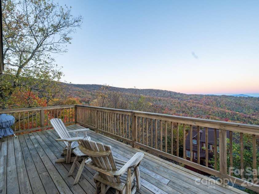 309 Pinnacle Ridge Road, Beech Mountain, NC 28604.  MLS# CAR4318930, YatesRealty ID 294. 