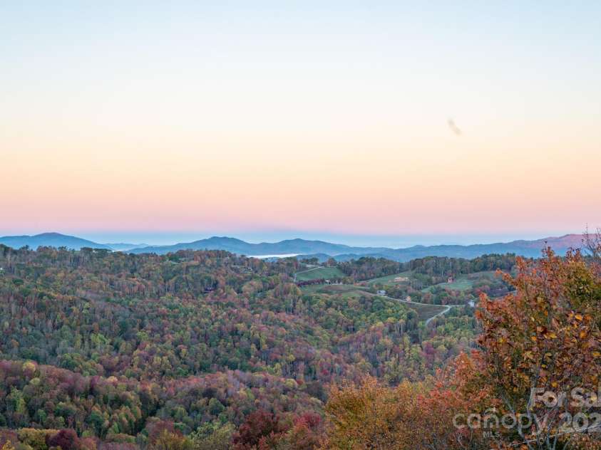 309 Pinnacle Ridge Road, Beech Mountain, NC 28604.  MLS# CAR4318930, YatesRealty ID 294. 