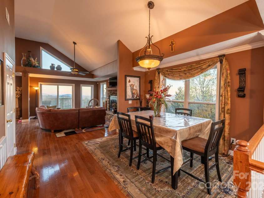 309 Pinnacle Ridge Road, Beech Mountain, NC 28604.  MLS# CAR4318930, YatesRealty ID 294. 