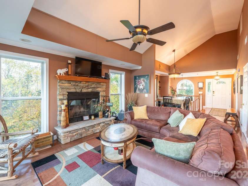 309 Pinnacle Ridge Road, Beech Mountain, NC 28604.  MLS# CAR4318930, YatesRealty ID 294. 