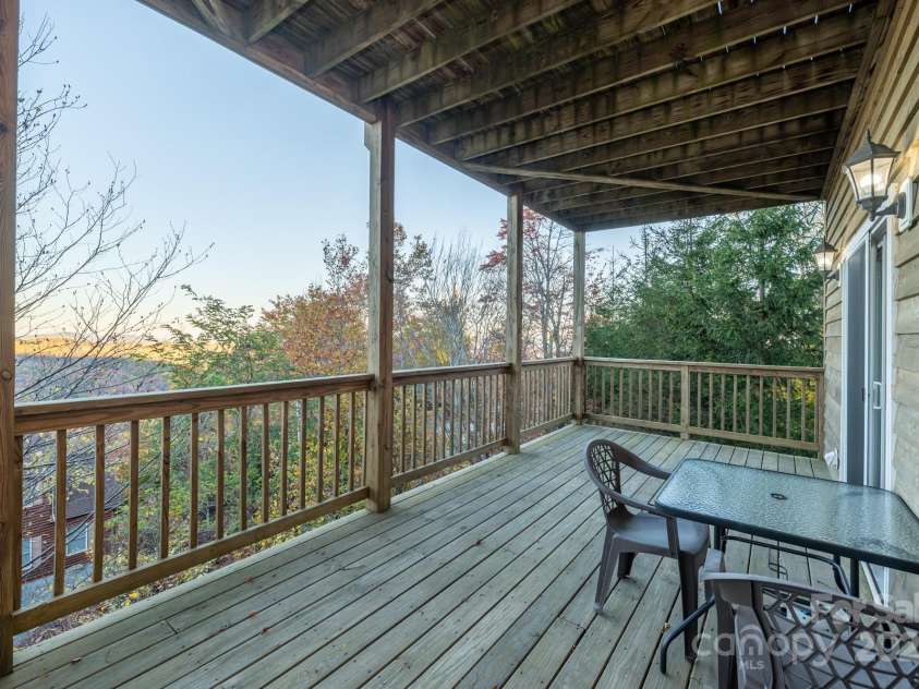 309 Pinnacle Ridge Road, Beech Mountain, NC 28604.  MLS# CAR4318930, YatesRealty ID 294. 