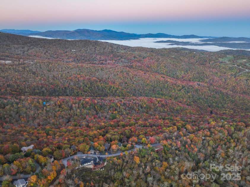 309 Pinnacle Ridge Road, Beech Mountain, NC 28604.  MLS# CAR4318930, YatesRealty ID 294. 