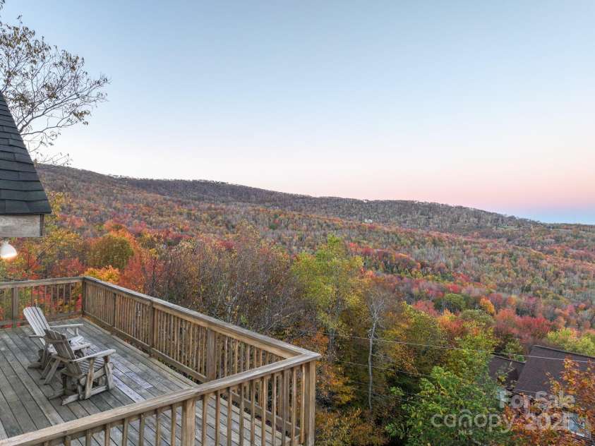 309 Pinnacle Ridge Road, Beech Mountain, NC 28604.  MLS# CAR4318930, YatesRealty ID 294. 