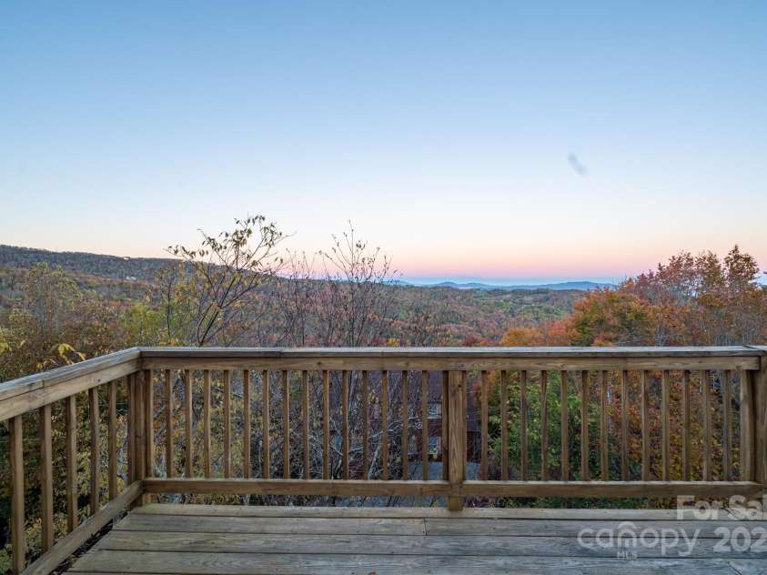 309 Pinnacle Ridge Road, Beech Mountain, NC 28604.  MLS# CAR4318930, YatesRealty ID 294. 