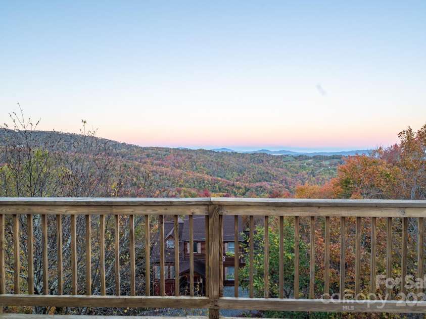 309 Pinnacle Ridge Road, Beech Mountain, NC 28604.  MLS# CAR4318930, YatesRealty ID 294. 