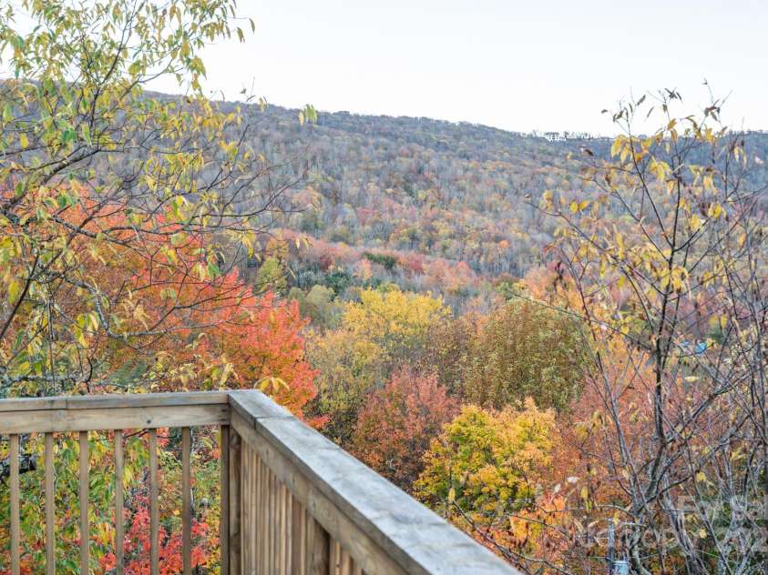 309 Pinnacle Ridge Road, Beech Mountain, NC 28604.  MLS# CAR4318930, YatesRealty ID 294. 