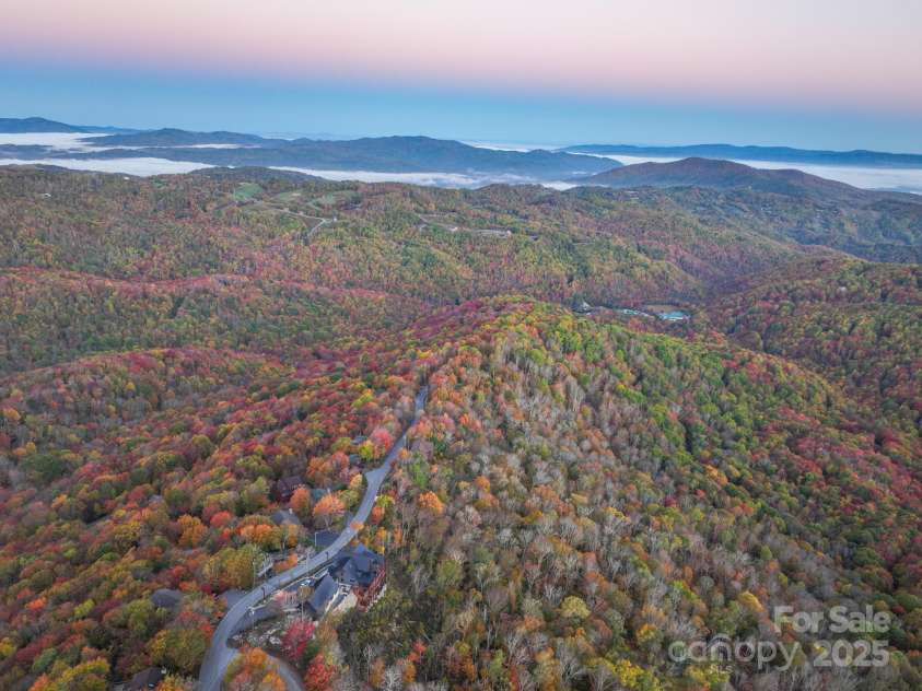 309 Pinnacle Ridge Road, Beech Mountain, NC 28604.  MLS# CAR4318930, YatesRealty ID 294. 