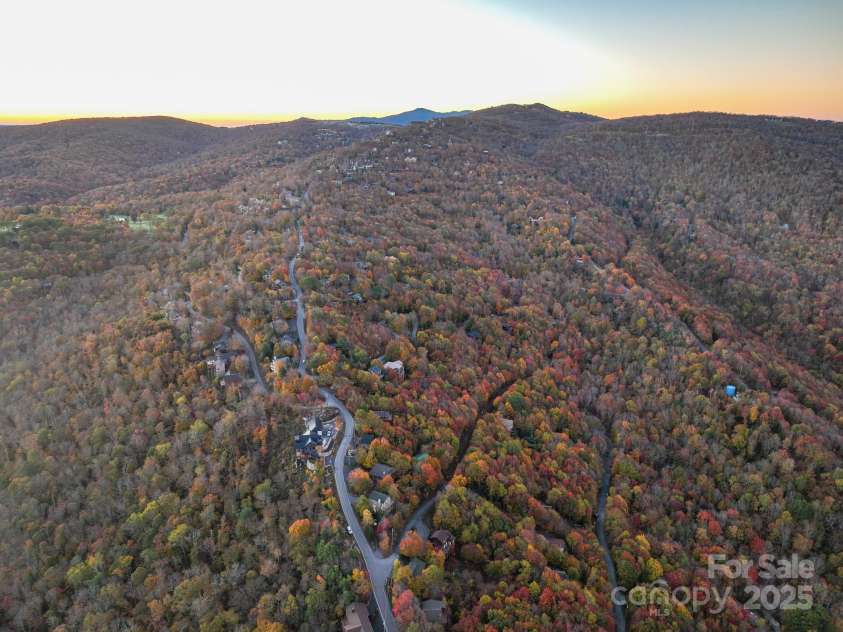 309 Pinnacle Ridge Road, Beech Mountain, NC 28604.  MLS# CAR4318930, YatesRealty ID 294. 