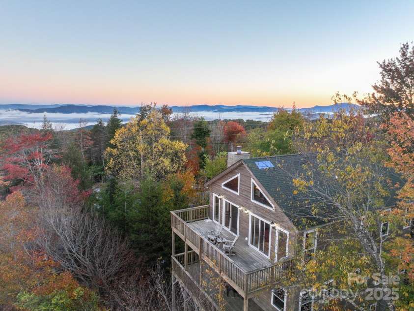 309 Pinnacle Ridge Road, Beech Mountain, NC 28604.  MLS# CAR4318930, YatesRealty ID 294. 