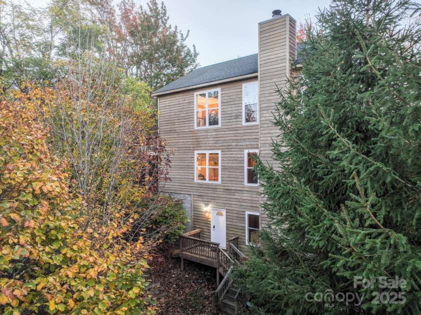 309 Pinnacle Ridge Road, Beech Mountain, NC 28604.  MLS# CAR4318930, YatesRealty ID 294. 