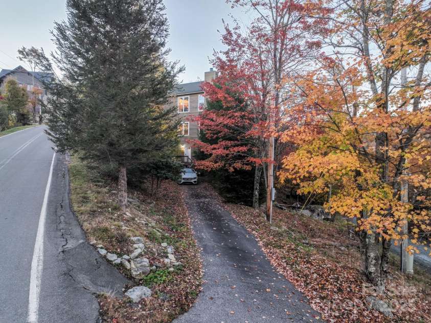 309 Pinnacle Ridge Road, Beech Mountain, NC 28604.  MLS# CAR4318930, YatesRealty ID 294. 