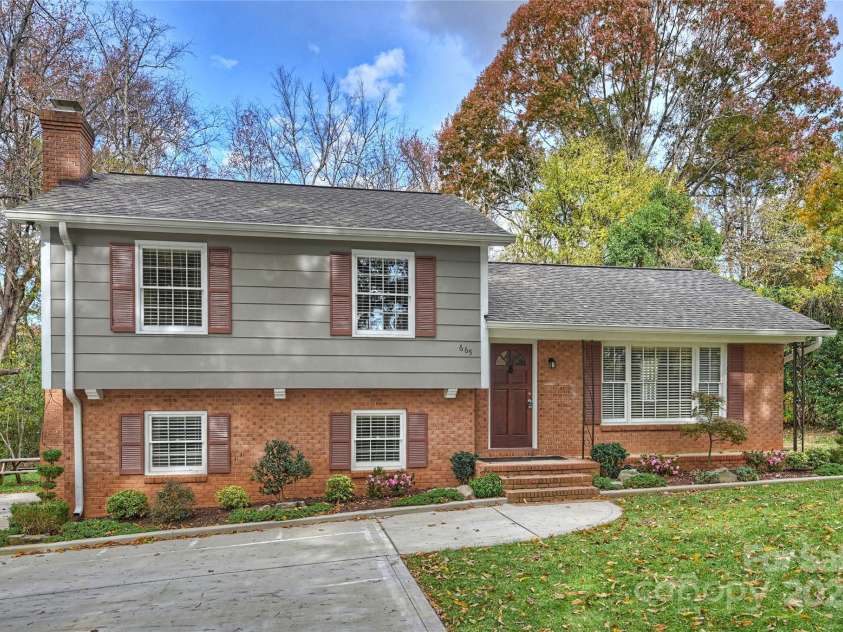 665 Archdale Drive, Charlotte, NC 28217.  MLS# CAR4203129, YatesRealty ID 294. 