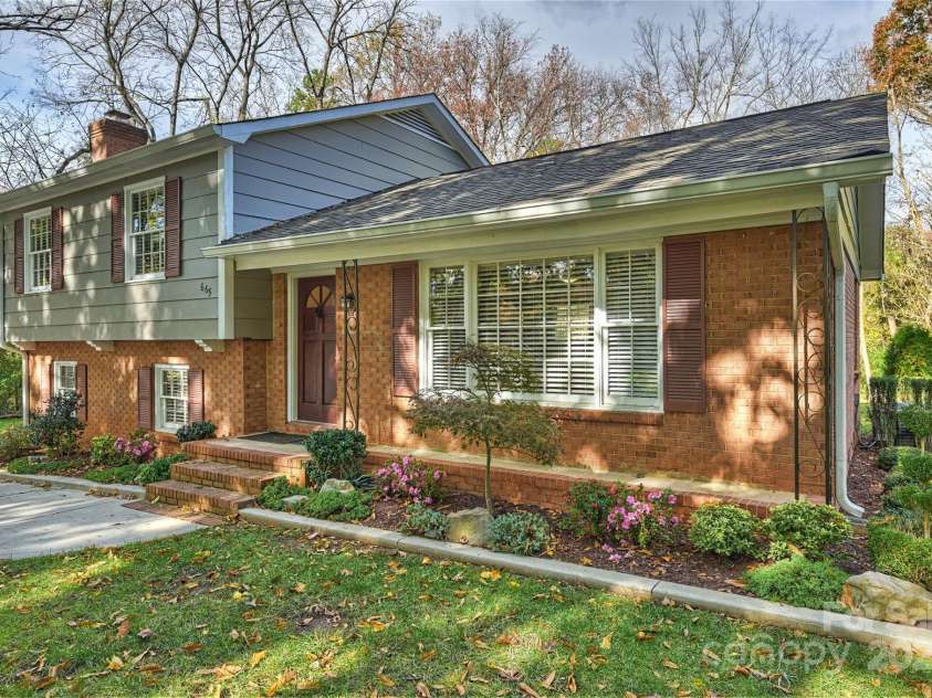 665 Archdale Drive, Charlotte, NC 28217.  MLS# CAR4203129, YatesRealty ID 294. 