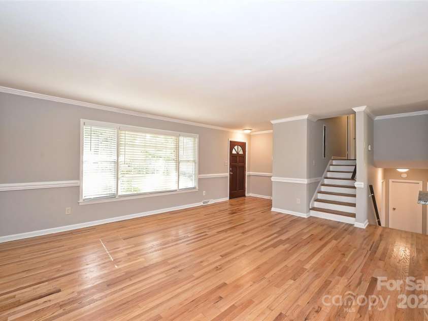 665 Archdale Drive, Charlotte, NC 28217.  MLS# CAR4203129, YatesRealty ID 294. 