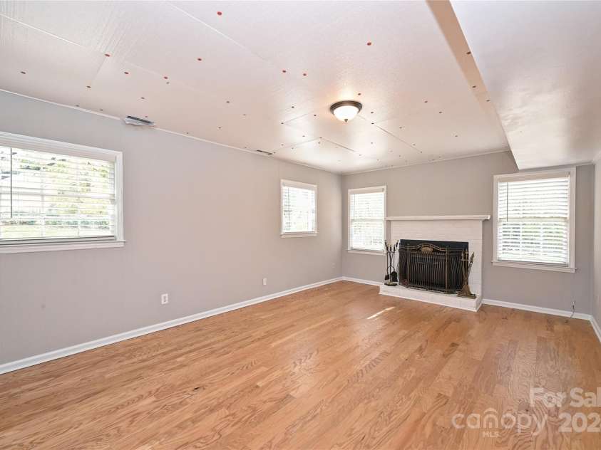 665 Archdale Drive, Charlotte, NC 28217.  MLS# CAR4203129, YatesRealty ID 294. 